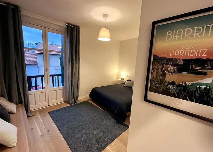 Modern Bright Flat With Outside Terrace