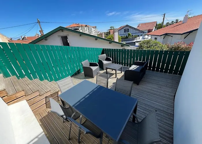 Modern Bright Flat With Outside Terrace