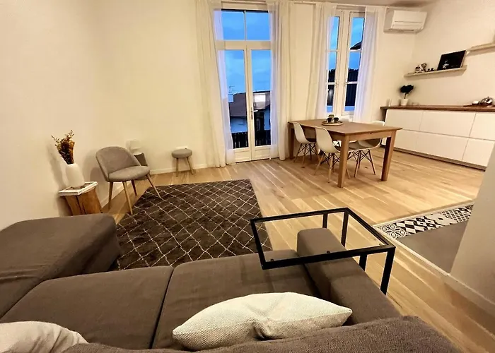 Modern Bright Flat With Outside Terrace 公寓