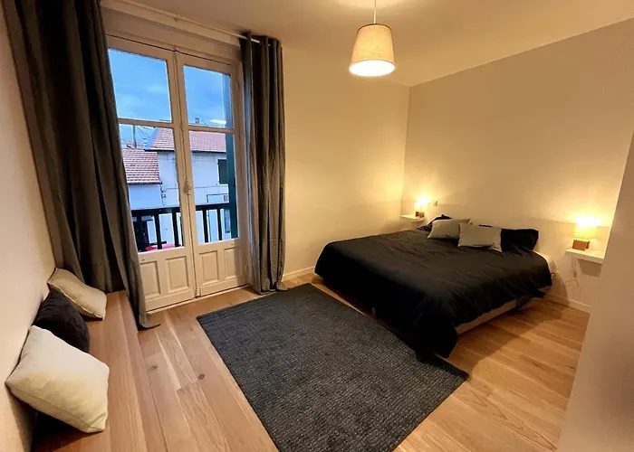 Modern Bright Flat With Outside Terrace 公寓 *