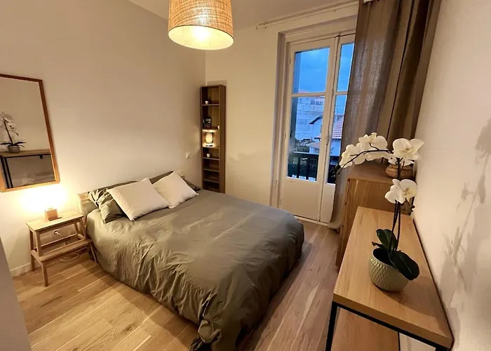 Modern Bright Flat With Outside Terrace Apartman *