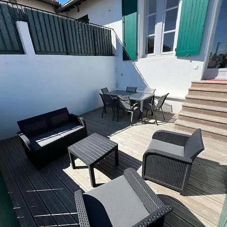 Modern Bright Flat With Outside Terrace Apartman